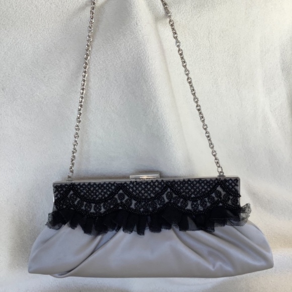 Satin and lace clutch - Picture 2 of 9